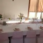 table ovale mise en scène